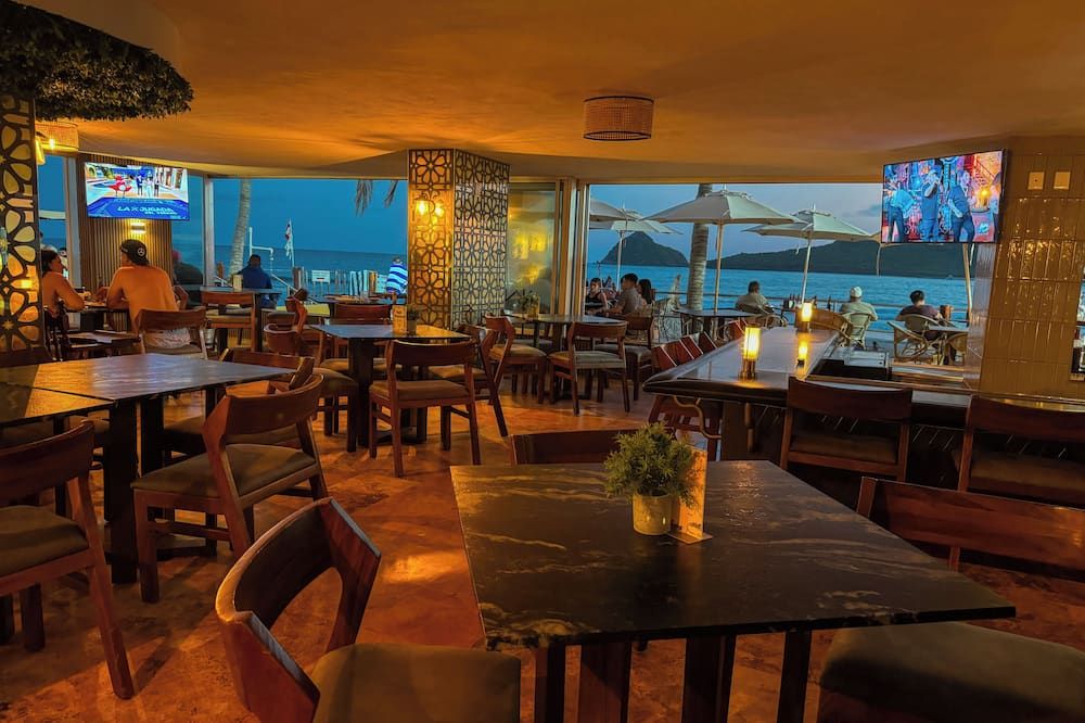 Las Flores Beach Resort - מזטלאן - מסעדה