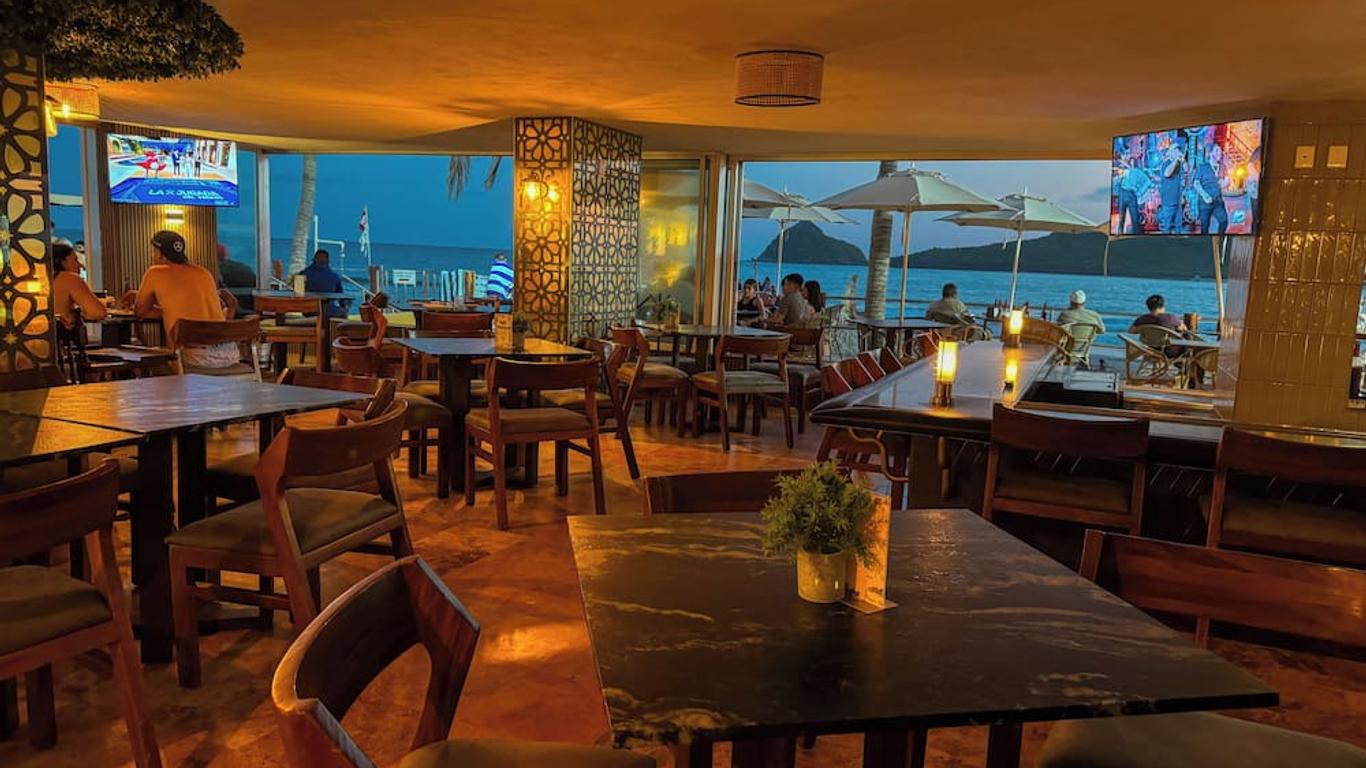 Las Flores Beach Resort