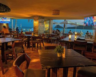 Las Flores Beach Resort - מזטלאן - מסעדה