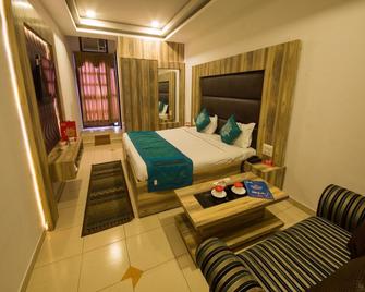 Oyo 1526 Gagan Plaza Hotel - Kanpur - Bedroom