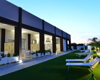 B&B Il Fiorone - Torre Canne - Patio