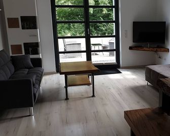 Apartment in the local recreation area right on the edge of the forest - Stolberg - Huiskamer