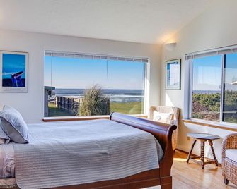 Oceanside Beach Cottage - Ocean view Yachats - Yachats - Bedroom