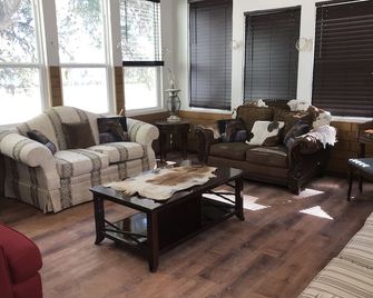 The Farmhouse @ Homeaway Ranch - Boerne - Living room