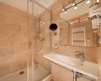Hotel City Bell - Prague - Bathroom