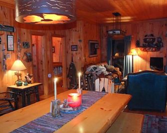 HeartRock Haven on Leo - Grand Marais - Dining room