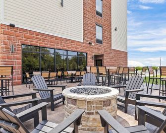 Cobblestone Hotel & Suites - Foley - Foley - Patio