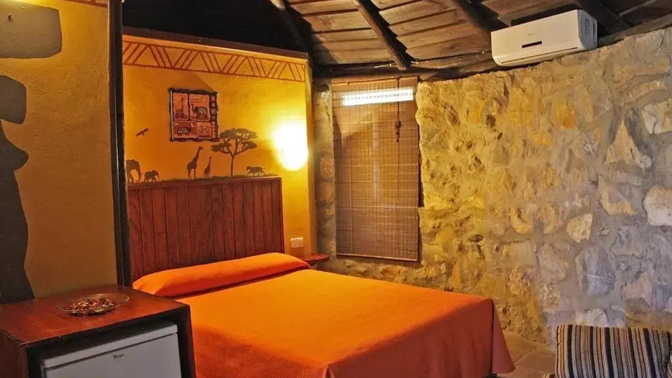 Hotel Selwo Lodge - Animal Park Tickets Included