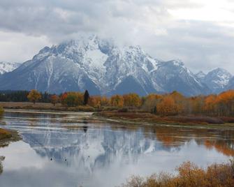 Log Home With A Grand View Close to Grand Teton and Yellowstone Parks - Moran