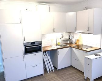 MIRazul Lovely very central condo 4 minutes walk to the beach - Costa da Caparica - Kitchen