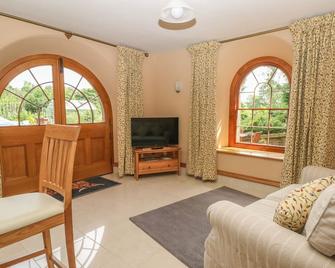 Lacewood - Buxton - Living room