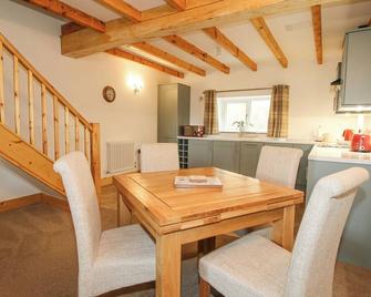 CHESTER, pet friendly, character holiday cottage in Ellesmere - Wrexham - Salle à manger