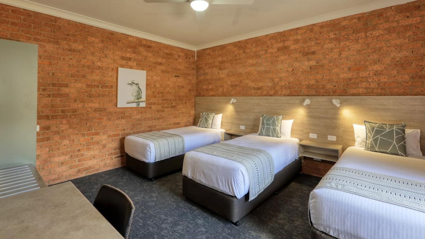 Hamilton Henry Parkes Motor Inn