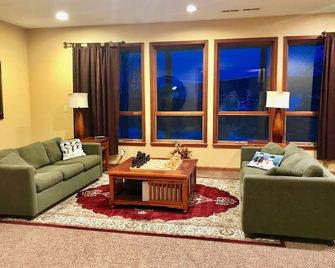 Spectacular chalet with view of ski slopes! - Ellicottville - Salon