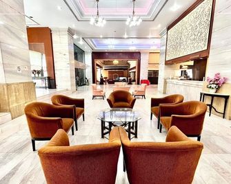 Asian Hotel - האט יאי - לובי