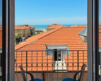 Hotel Regina - Camaiore - Balcony