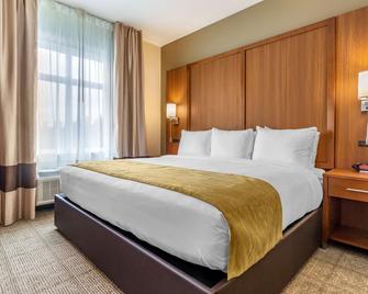 Comfort Inn & Suites Lakewood By Jblm - Lakewood - Bedroom