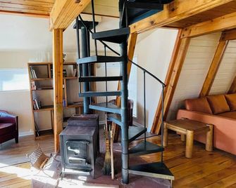 Cozy 2-Bedroom Cabin in Tranquil Lake Montezuma with AC - Lake Montezuma - Escaleras