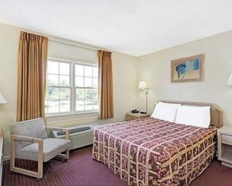 Capt. John Smith Inn - Williamsburg - Bedroom