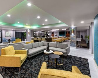La Quinta Inn & Suites by Wyndham Olathe - Olathe - Lounge