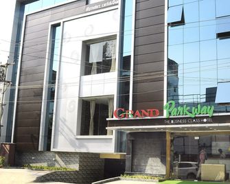 Hotel Grand Parkway - Vandalūr - Building