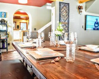 Historic in-town Hideaway Home (w/ private hot - Crested Butte - Dining room