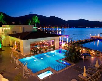 Selimiye Big Poseidon Boutique Hotel & Yacht Club - Selimiye - Piscina