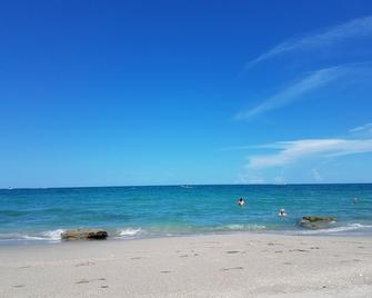 Sun&Fun - Beautiful renovated 2/2 villa in Jupiter - Jupiter - Beach