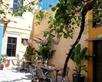 Rhodes Youth Hostel - Rodas - Patio