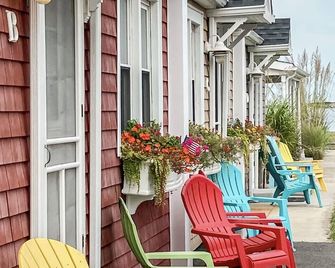 Sandy Hook Private Beach Front Cottages - Highlands - Patio