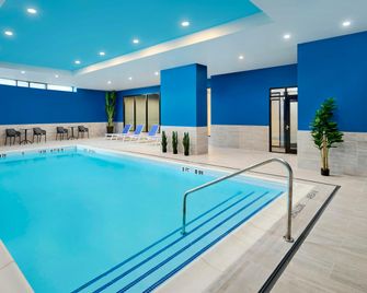 Hampton Inn by Hilton Hamilton - Hamilton - Havuz