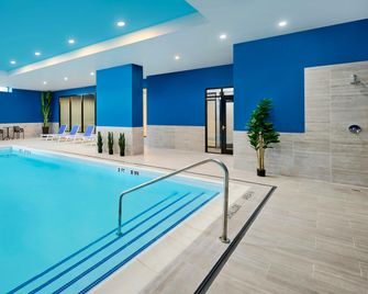 Hampton Inn by Hilton Hamilton - Hamilton - Piscine