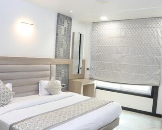 Hotel K J International - Benarés - Habitación