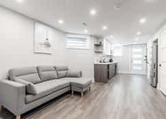 Fancy Downtown House With Hot Tub & Bbq By Globalstay - Toronto - Living room