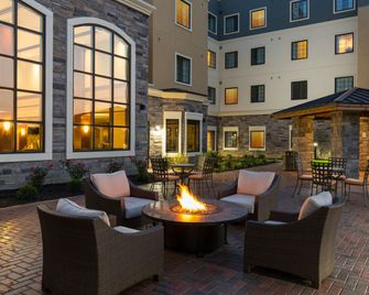 Staybridge Suites Sacramento - Folsom By IHG - Folsom - Binnenhof