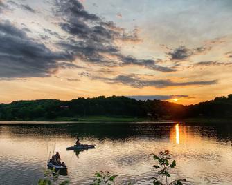 Cozy and Comfortable Lake Cabin - Brodhead - Outdoor view