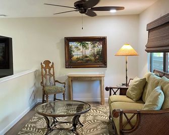 Kona Kai - סאניבל - סלון