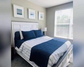 Waterford, CT - Beautifully furnished 1Bedroom/1Bath 864sf Apartment - Waterford - Schlafzimmer