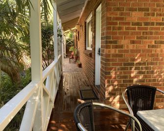 Edge Of The Forest Motel - Margaret River - Balcony