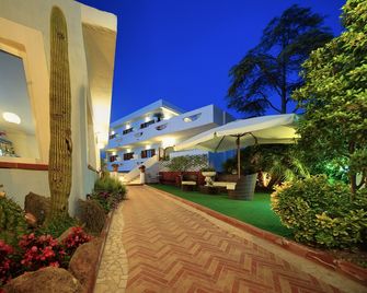 Iris Hotel - Forio - Dış görünüm