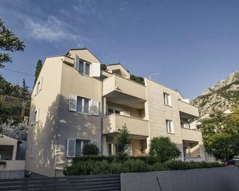 Apartments Svi-mi - Gradac - Edificio