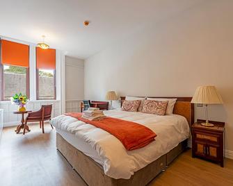 The Hazlitt Apartments - Paisley - Bedroom