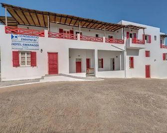 Smaragdi Hotel Apartments - Foinikas - Edificio