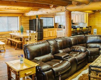 River Lodge - Island Park