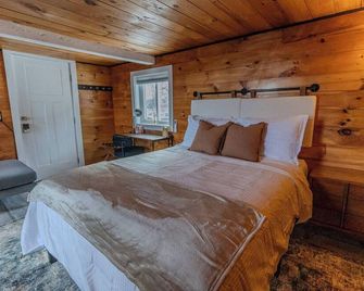 5 State View-Cozy Mountain Loft - Acra - Bedroom