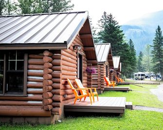 Jasper Gates Resort - Jasper Hinton