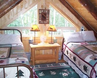 Log Cabin Getaway On Ranch close to Yellowstone Park - Gardiner - Bedroom