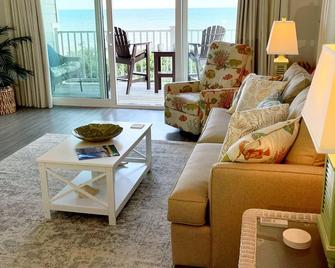 Our Oceanfront Oasis at Indian Beach, NC - Havelock - Вітальня