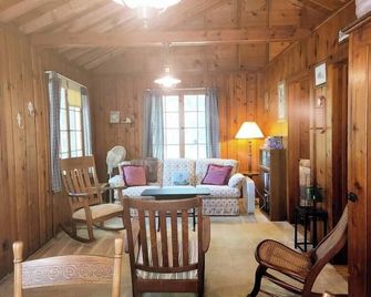 Sage, Mermaid Coast Cottages on Lake Huron - East Tawas - Living room