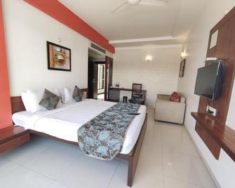 The Temple View Hotel - Shirdi - Bedroom